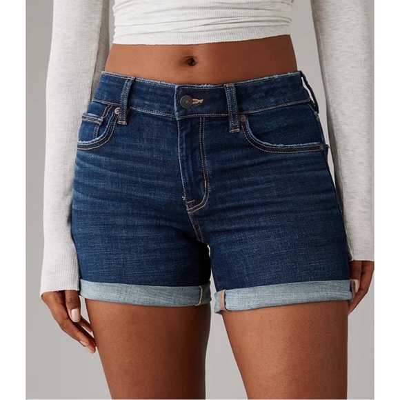 American Eagle Low Rise Favorite Boyfriend Mid Length Denim Shorts - Picture 1 of 13